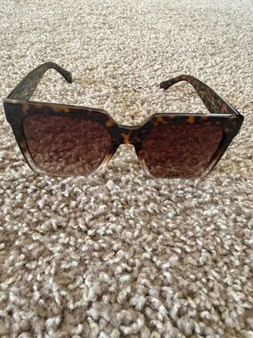 Martha Stewart Tortoise Oversized Square Sunglasses - Brown Lenses